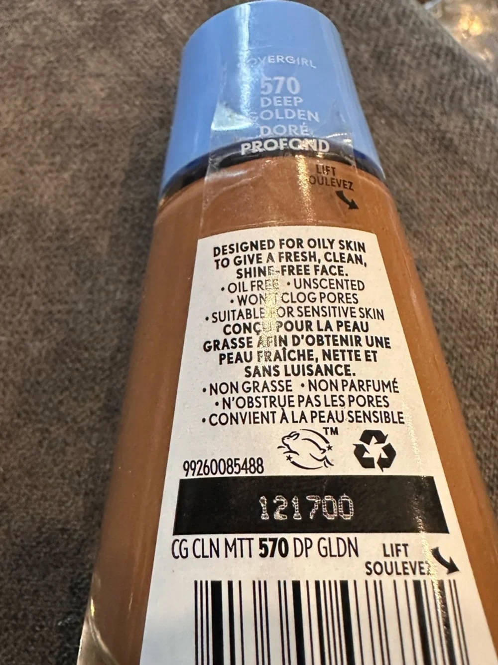 COVERGIRL Clean Matte Liquid Foundation - Deep Golden 570